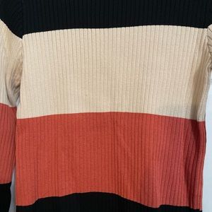 Tricolored fall sweater size small. Worn once. Love the snug fall fit!